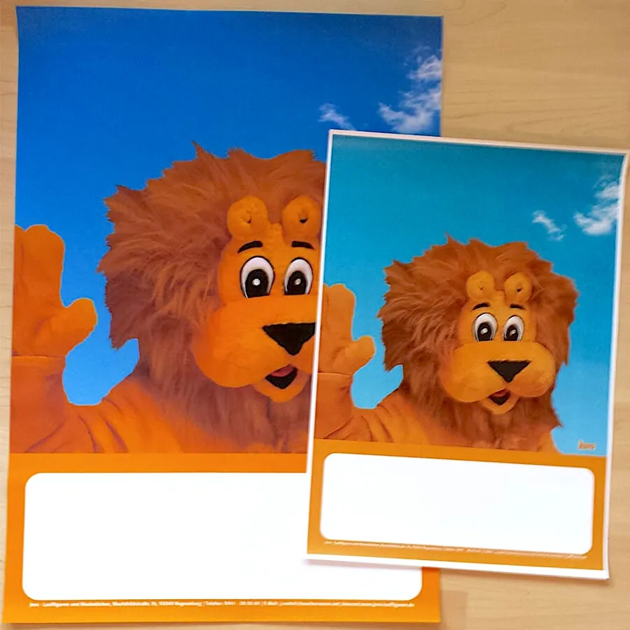 Werbeplakat mit Löwe Leo und Beschriftungsfeld